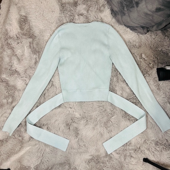 SOLDAritzia Little Moon blue Prunella Long Sleeve V-Neck Crop rib knit style top - Picture 3 of 13